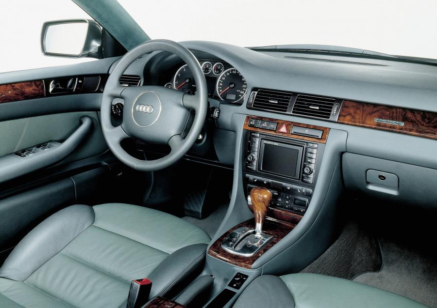 Торпедо Audi Allroad 2.7T Quattro (4B, C5) 2000 года  (фото 3 из 12)